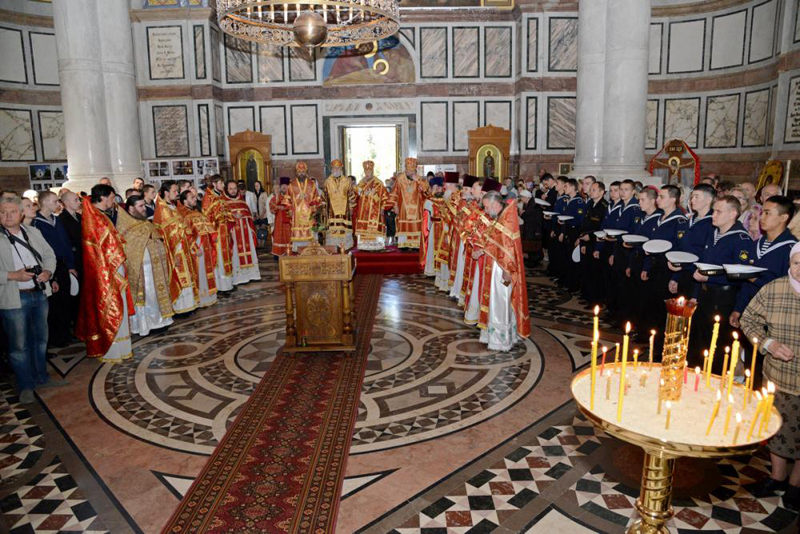 Служба в соборе Святого Равноапостольного князя Владимира