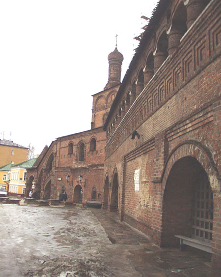 Галерея и церковь Успения. Фото А.Лебедева