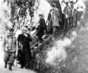 V.A. Ivanov and General Shelkovnikov inspect Borodino field before the celebration of the centennial jubilee