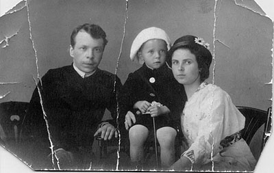 The Vereschagin family: Alexey Pavlovich, his wife Elizaveta Ivanovna, and their son Stanislav Alexeevich.